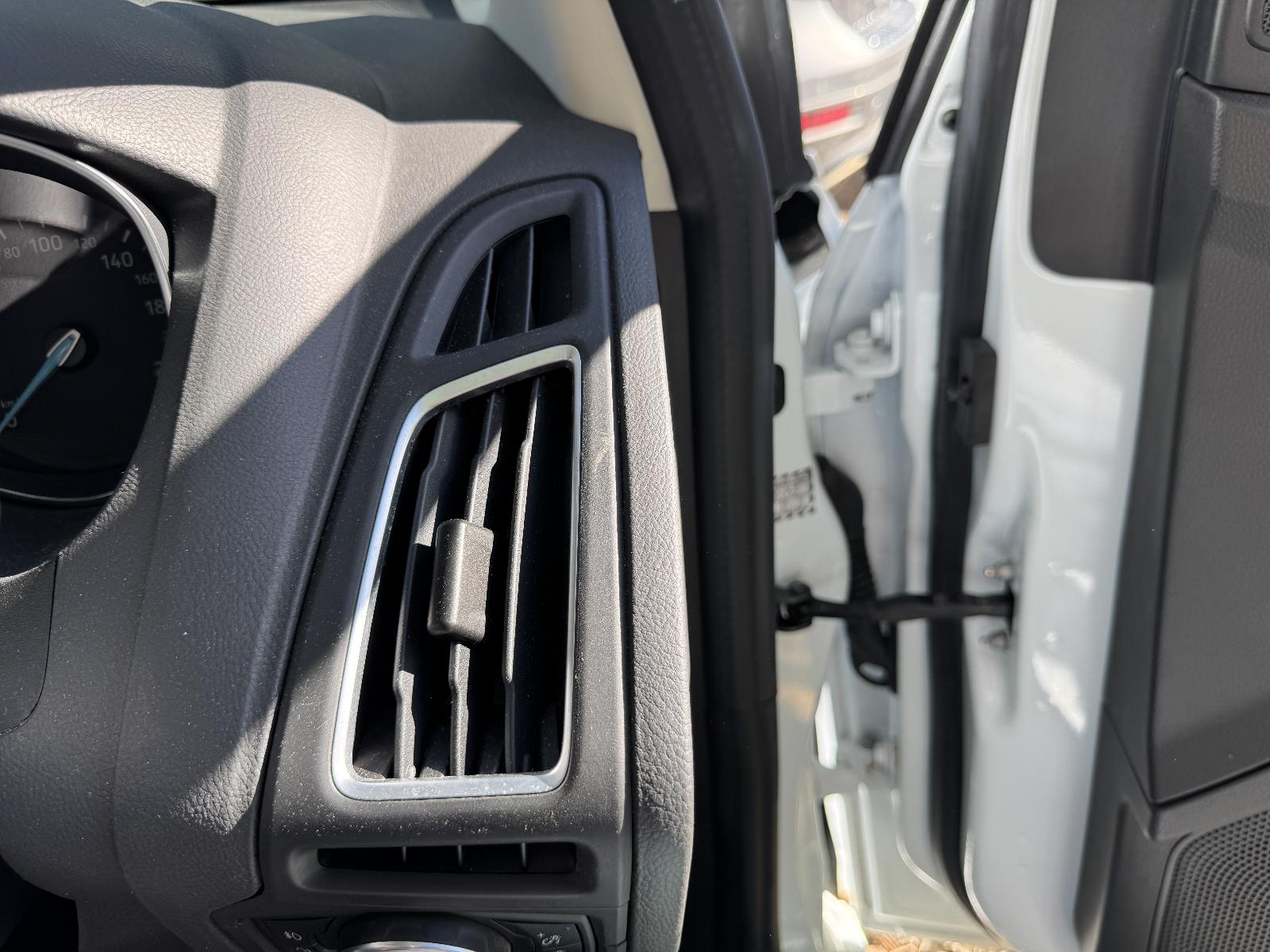 View FORD FOCUS 2015 4 Door Hatchback Breaking