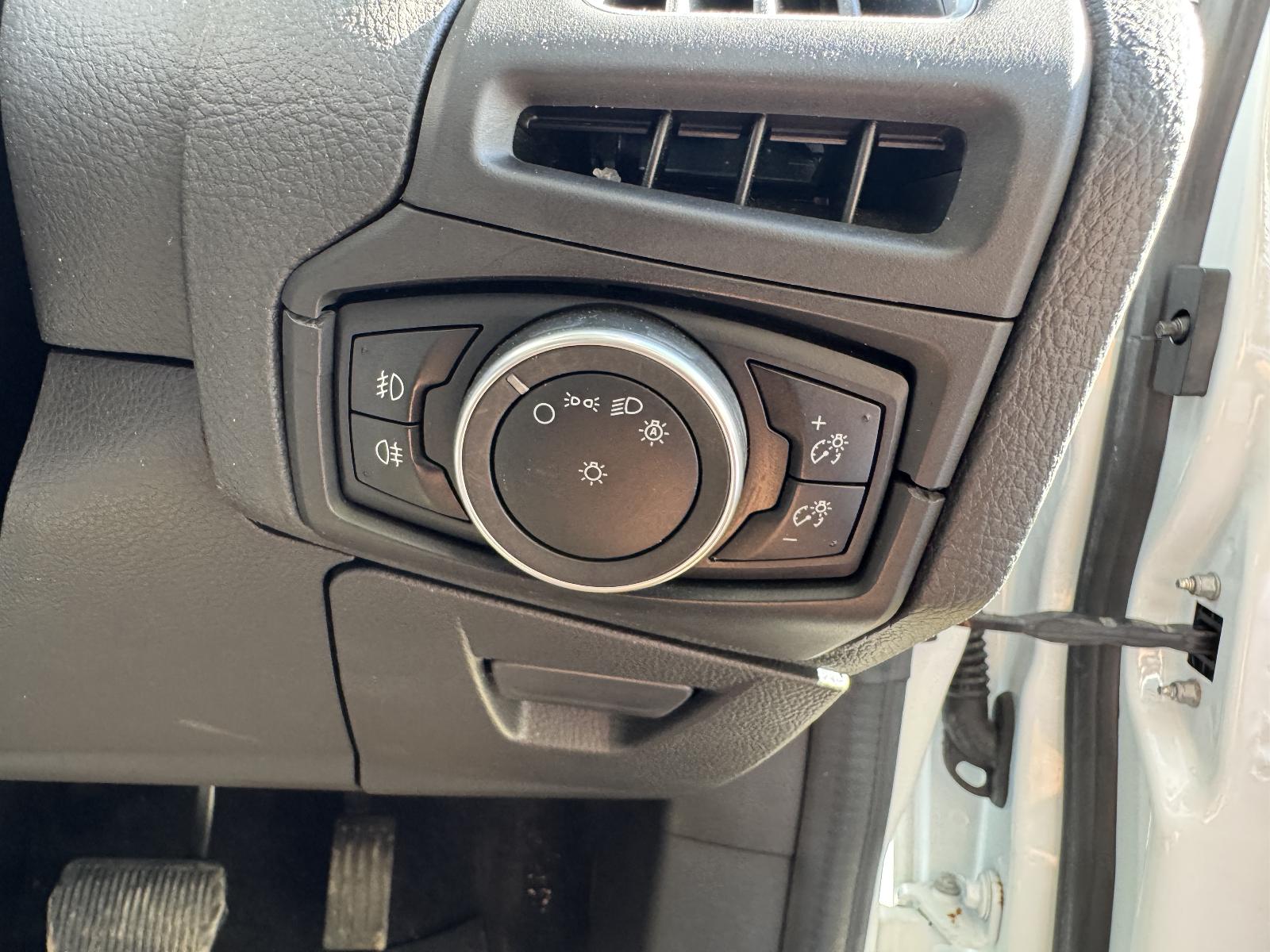 View FORD FOCUS 2015 4 Door Hatchback Breaking