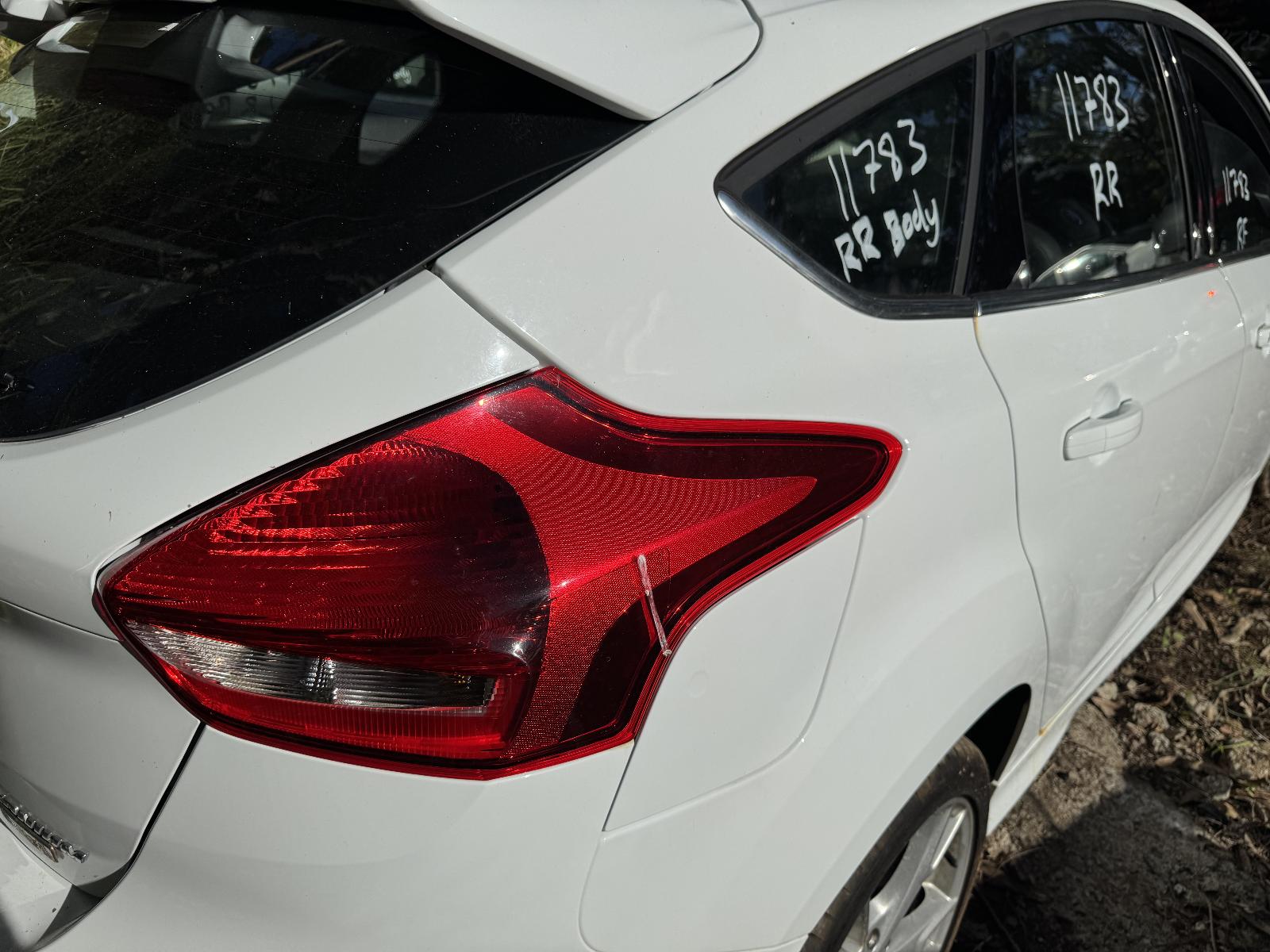 View FORD FOCUS 2015 4 Door Hatchback Breaking