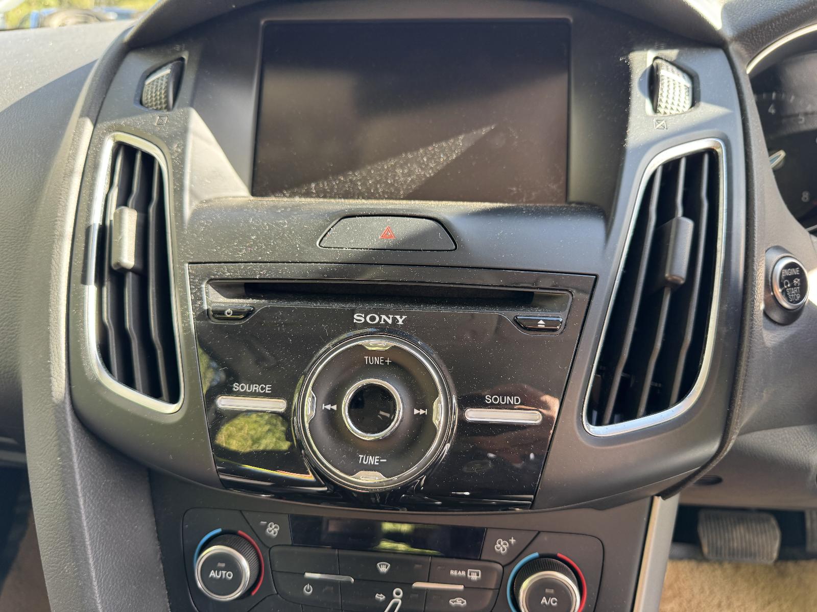 View FORD FOCUS 2015 4 Door Hatchback Breaking