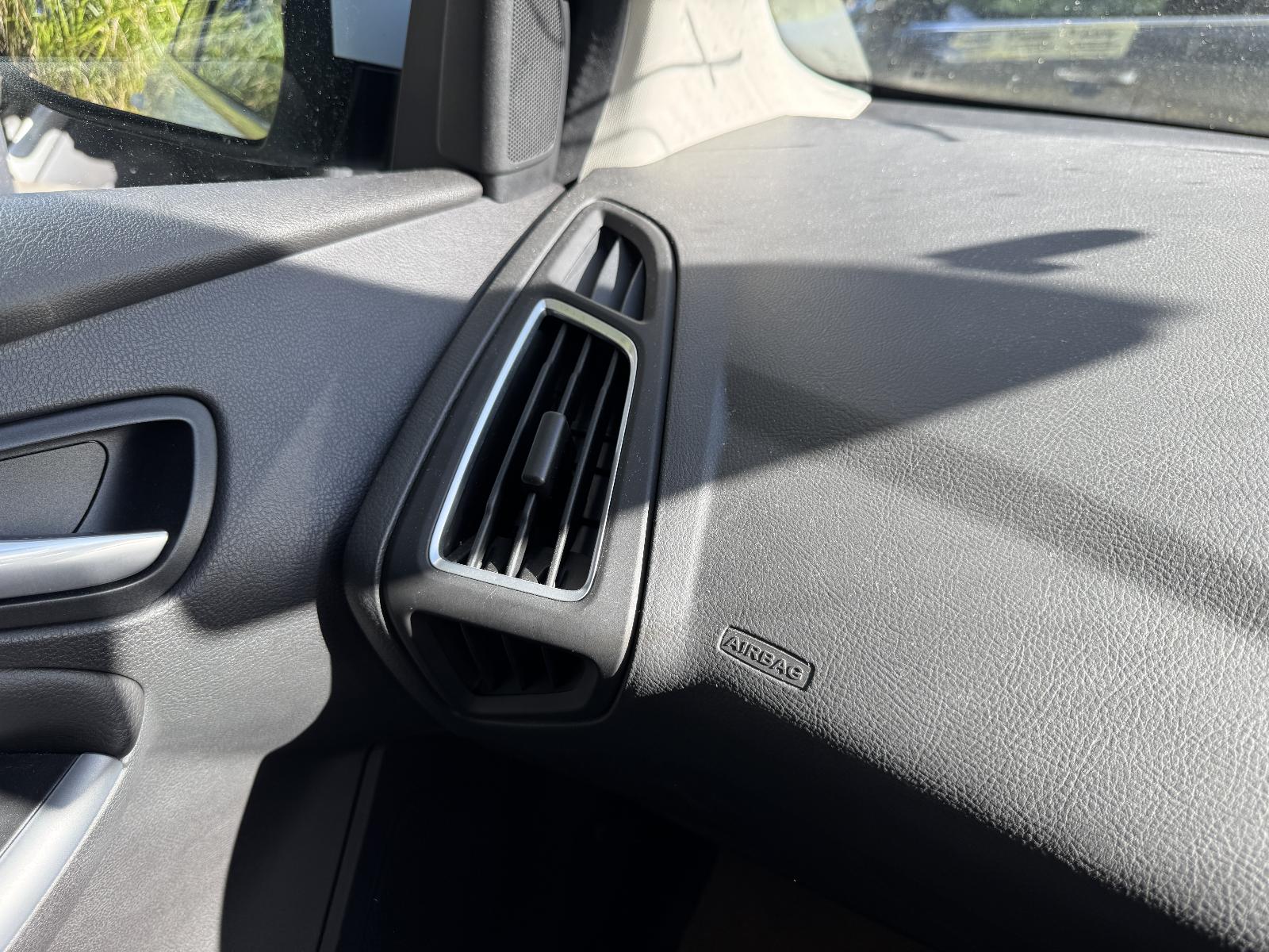 View FORD FOCUS 2015 4 Door Hatchback Breaking