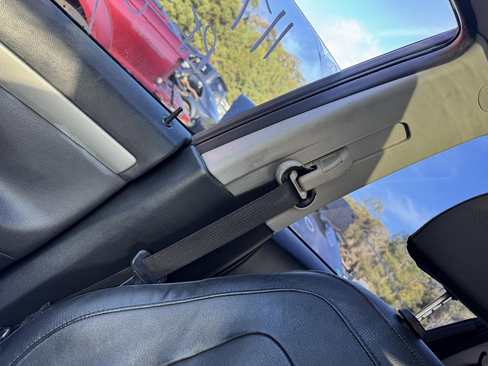 View HOLDEN CAPTIVA 2013 5 Door Station Wagon Breaking