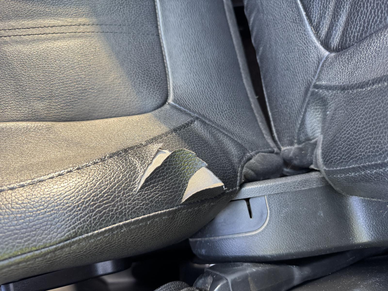 View HOLDEN CAPTIVA 2013 5 Door Station Wagon Breaking