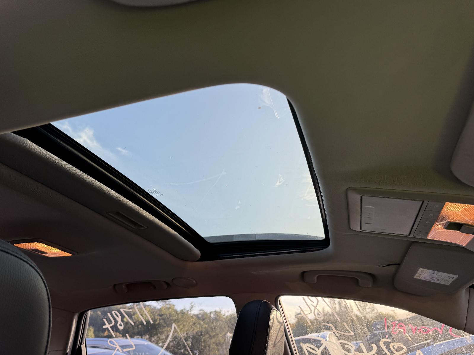 View HOLDEN CAPTIVA 2013 5 Door Station Wagon Breaking