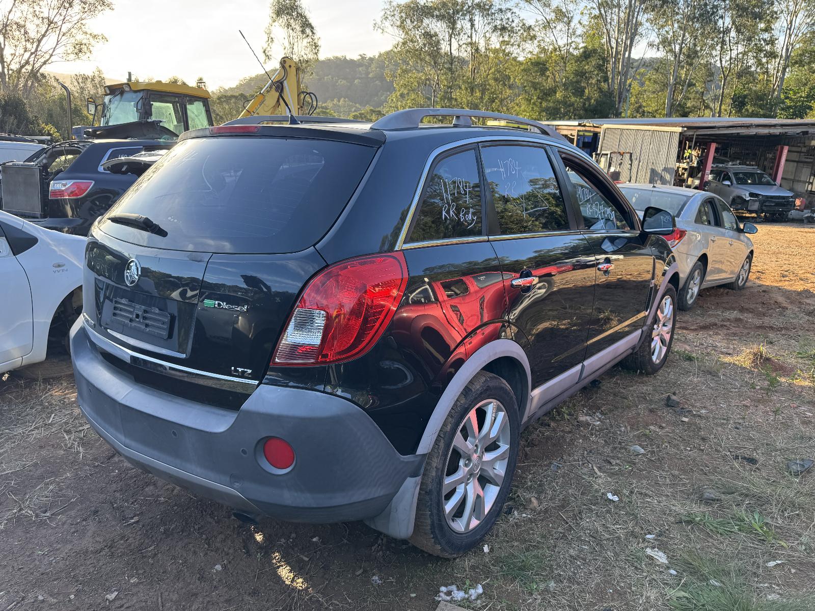 View HOLDEN CAPTIVA 2013 5 Door Station Wagon Breaking