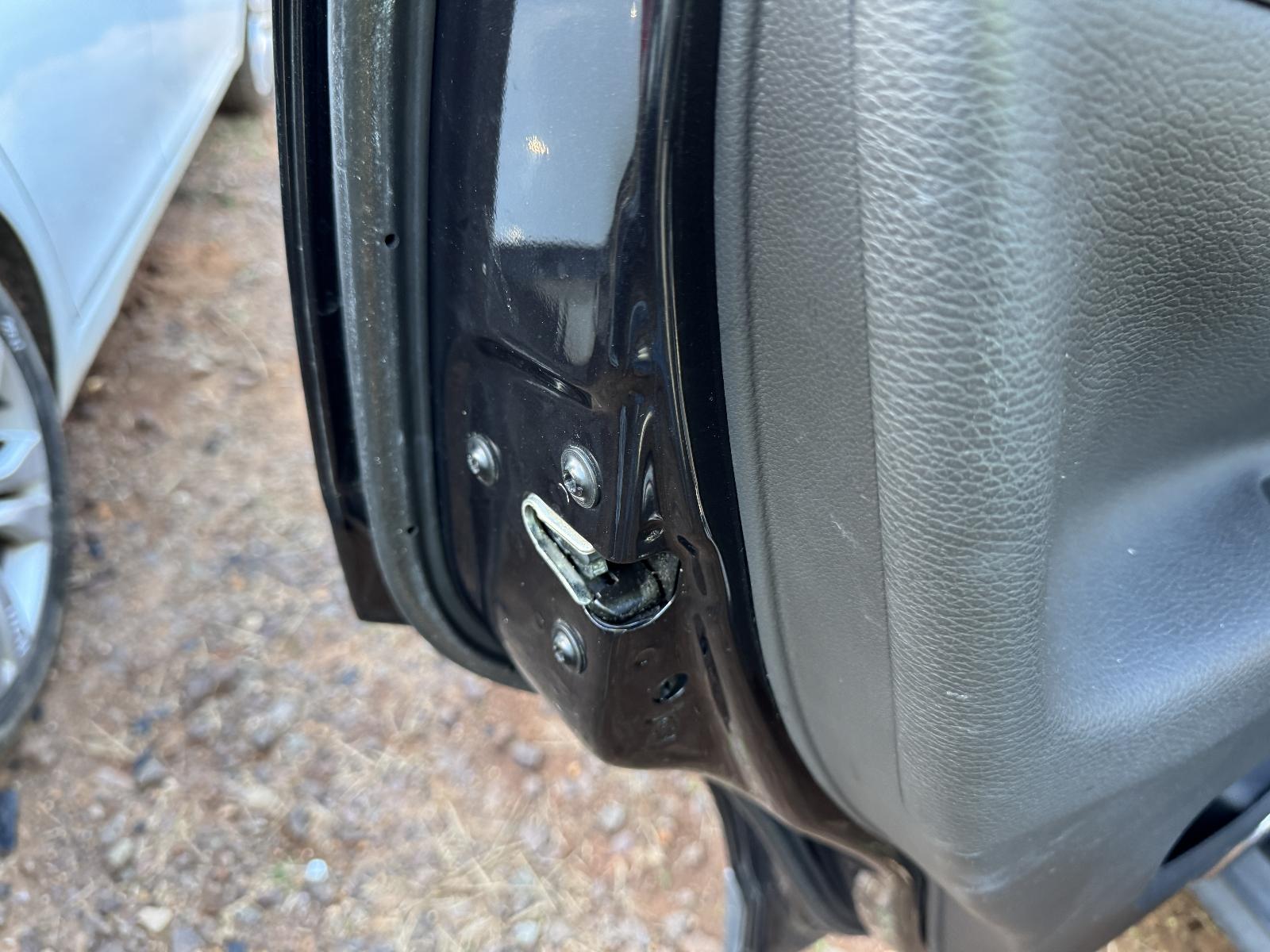 View HOLDEN CAPTIVA 2013 5 Door Station Wagon Breaking