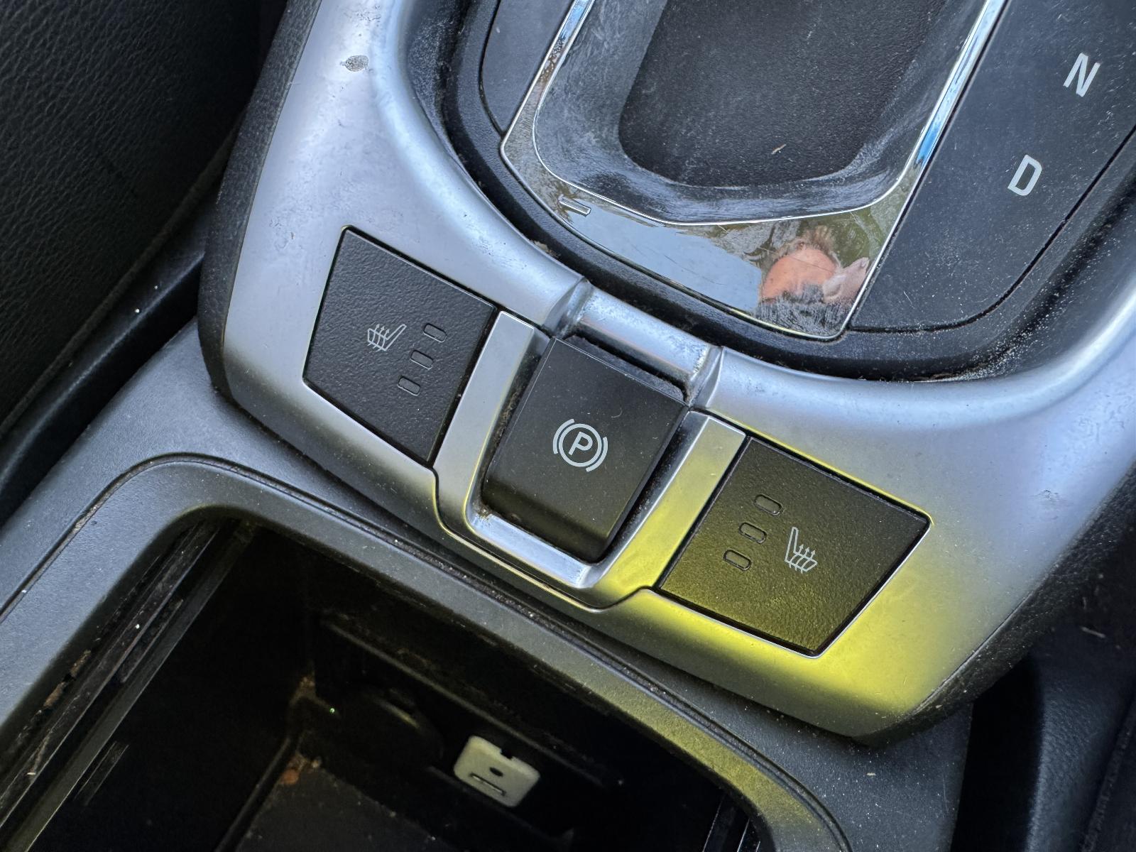 View HOLDEN CAPTIVA 2013 5 Door Station Wagon Breaking