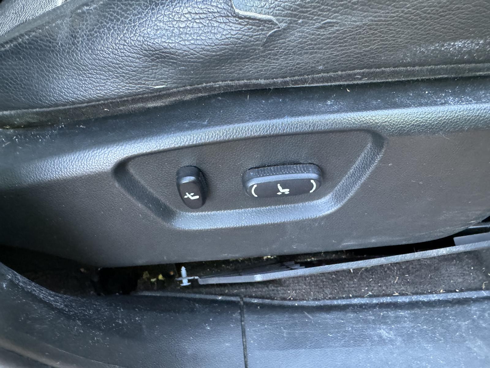 View HOLDEN CAPTIVA 2013 5 Door Station Wagon Breaking