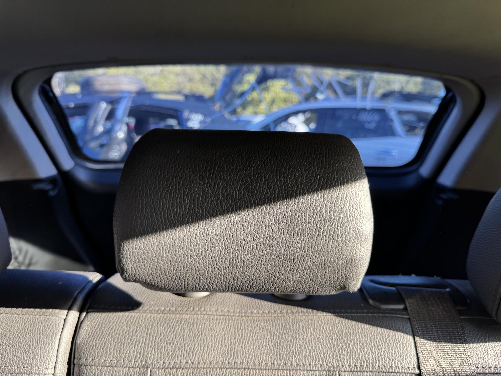 View HOLDEN CAPTIVA 2013 5 Door Station Wagon Breaking