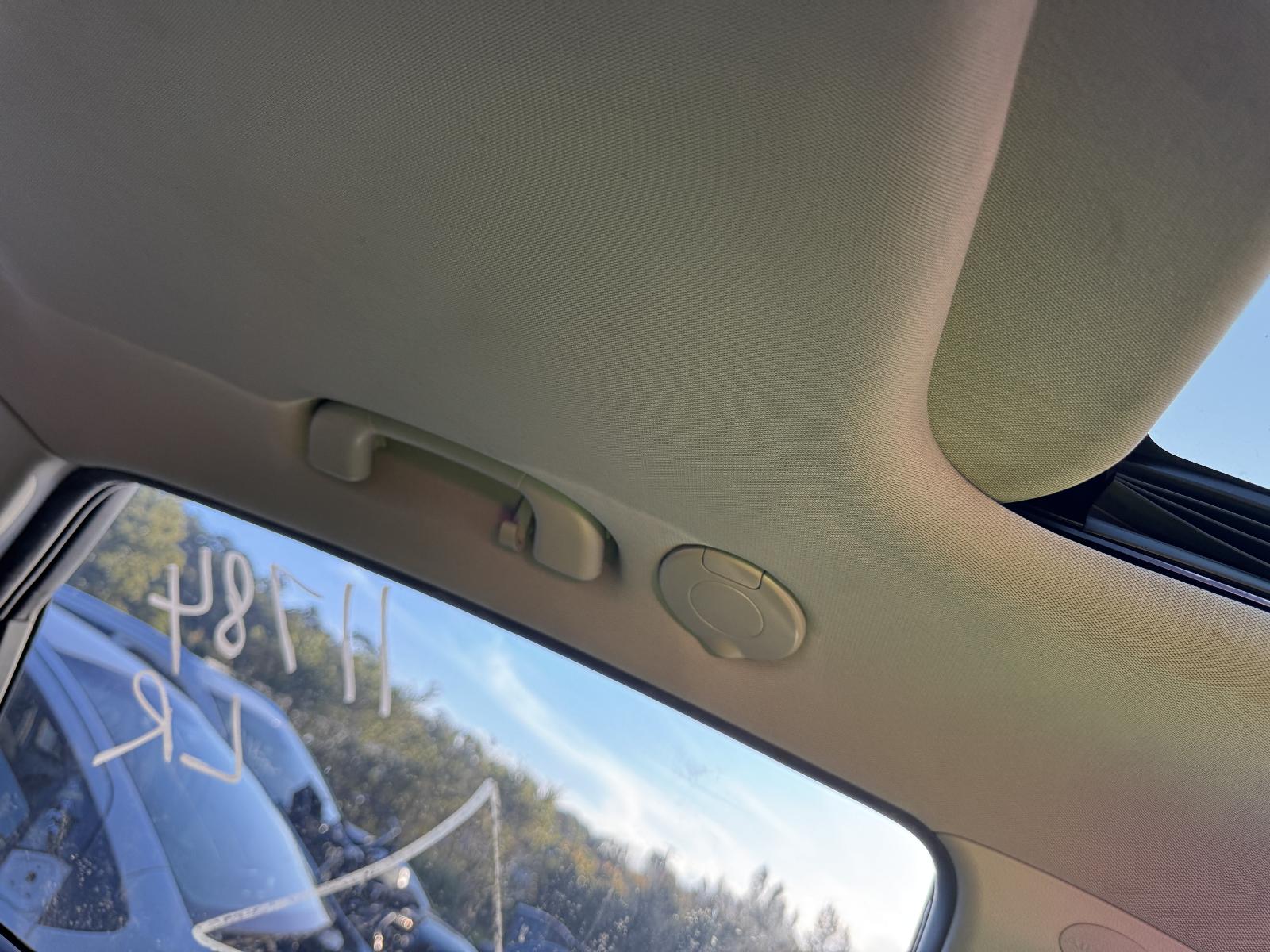 View HOLDEN CAPTIVA 2013 5 Door Station Wagon Breaking