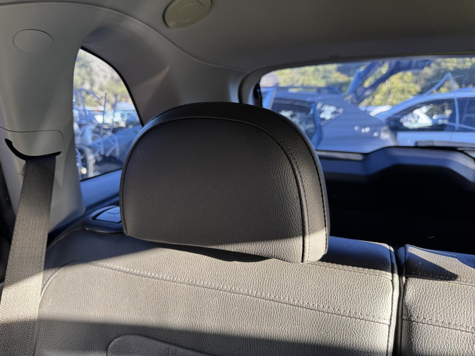 View HOLDEN CAPTIVA 2013 5 Door Station Wagon Breaking