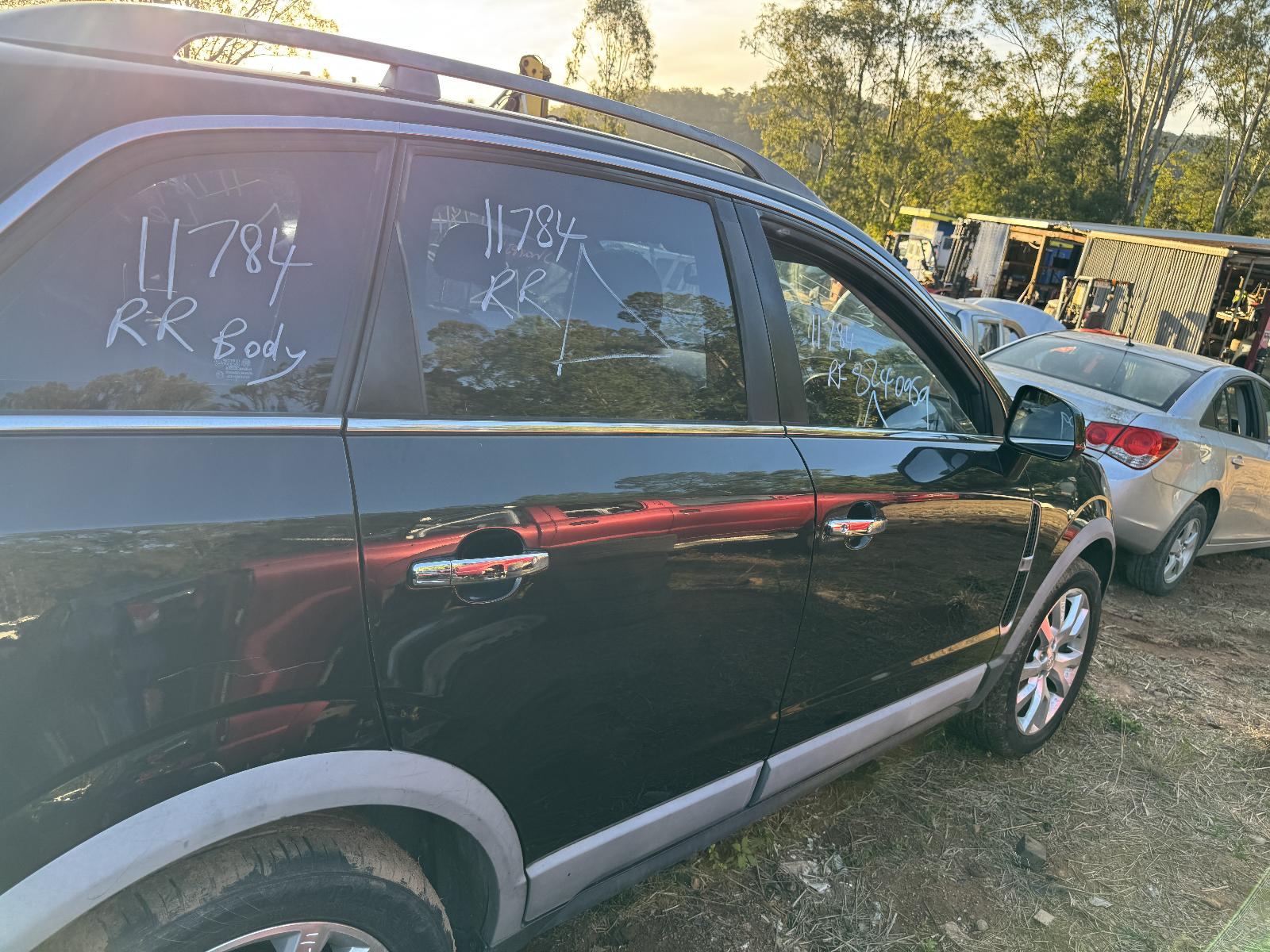 View HOLDEN CAPTIVA 2013 5 Door Station Wagon Breaking