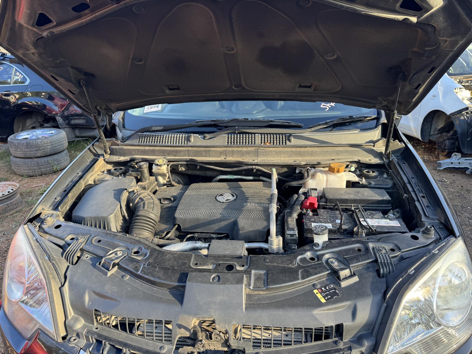 View HOLDEN CAPTIVA 2013 5 Door Station Wagon Breaking