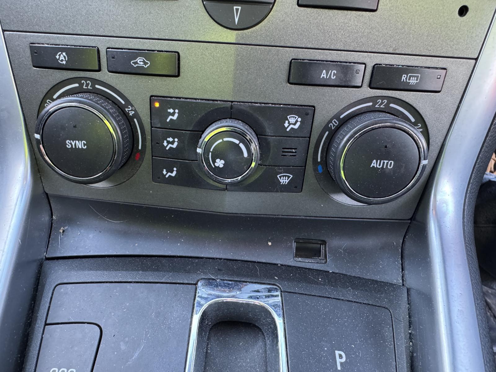 View HOLDEN CAPTIVA 2013 5 Door Station Wagon Breaking