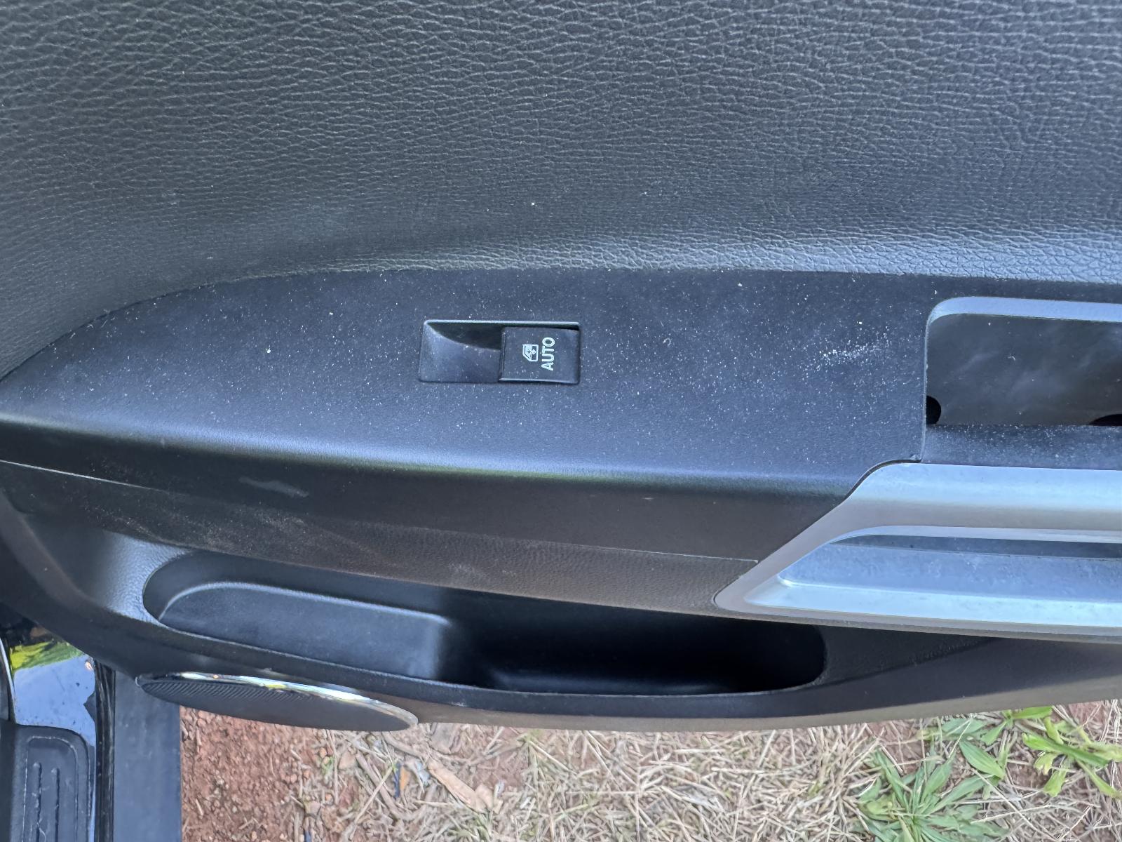 View HOLDEN CAPTIVA 2013 5 Door Station Wagon Breaking