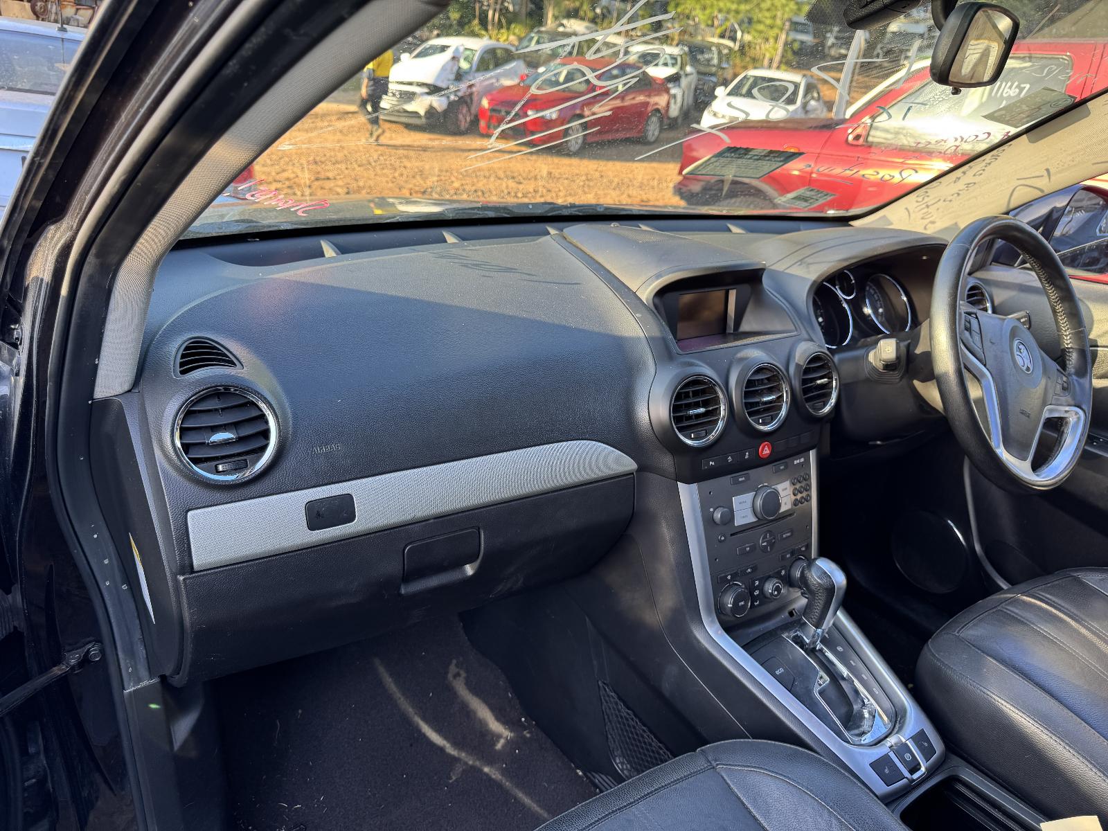 View HOLDEN CAPTIVA 2013 5 Door Station Wagon Breaking