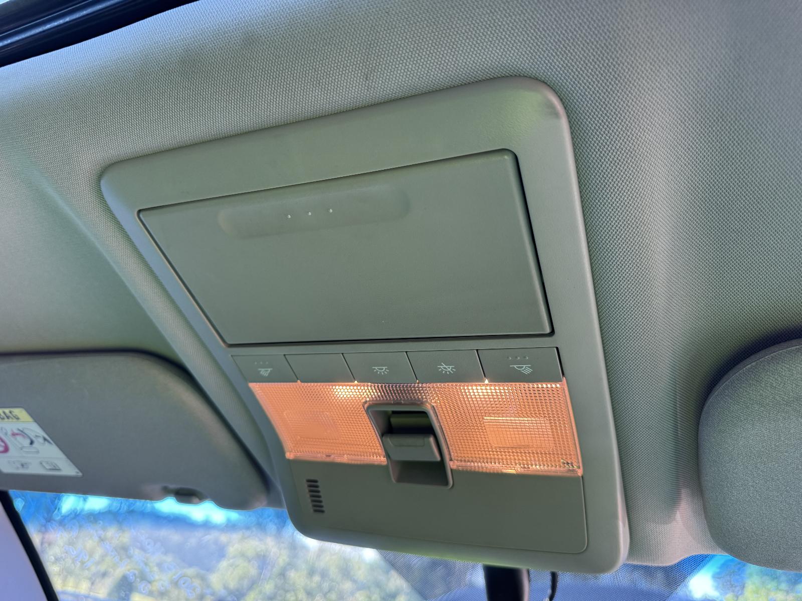 View HOLDEN CAPTIVA 2013 5 Door Station Wagon Breaking