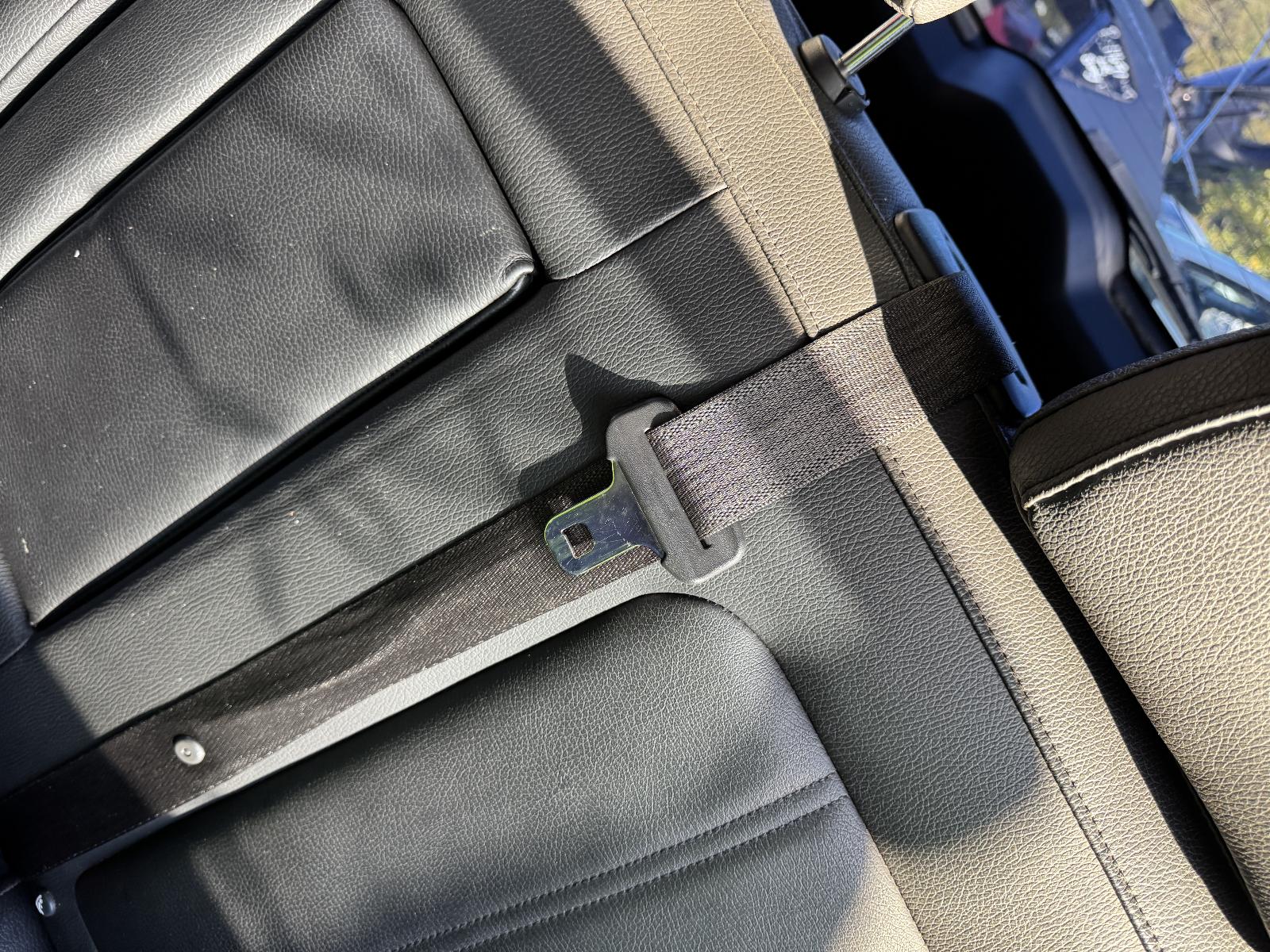 View HOLDEN CAPTIVA 2013 5 Door Station Wagon Breaking