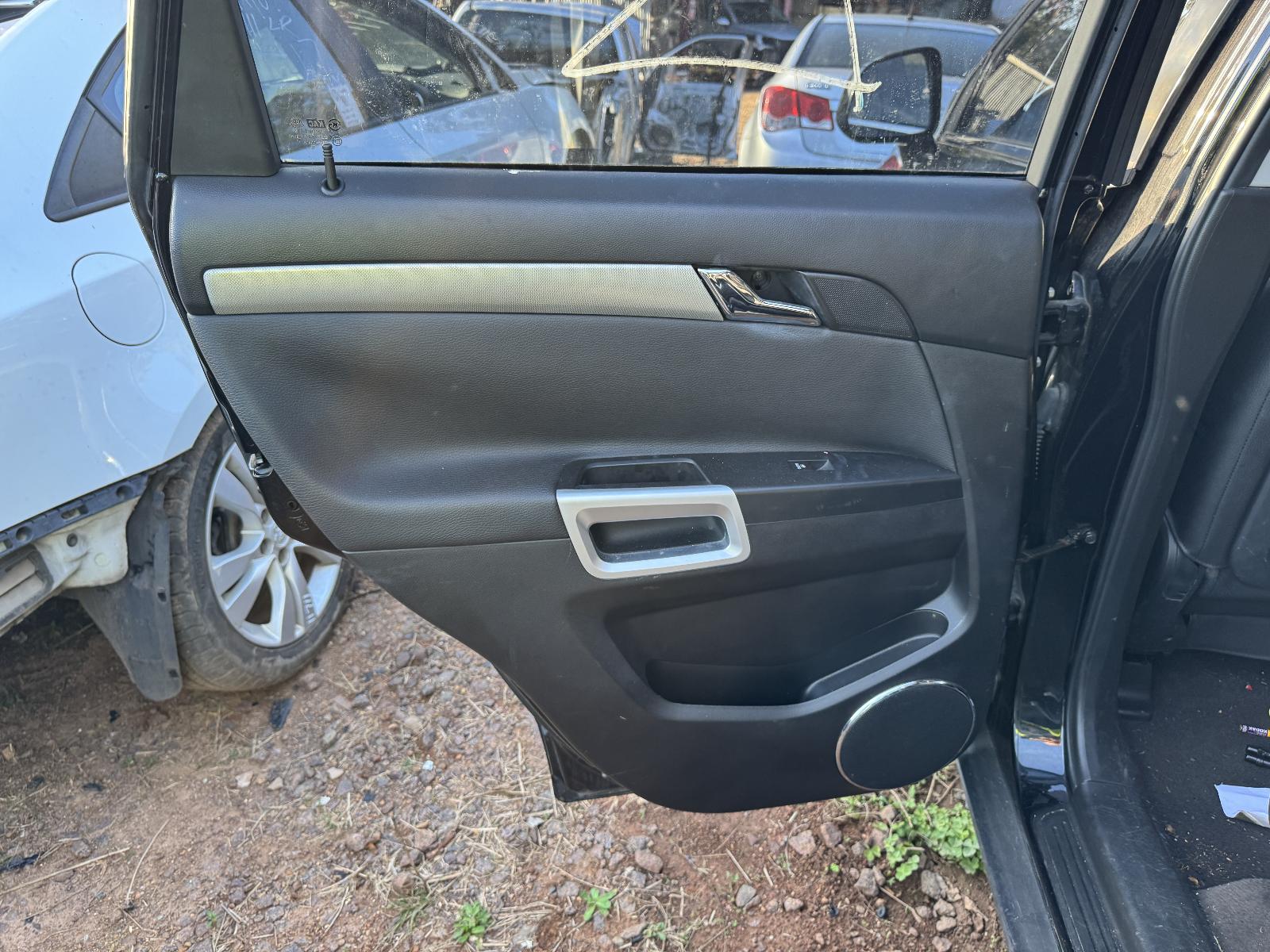 View HOLDEN CAPTIVA 2013 5 Door Station Wagon Breaking