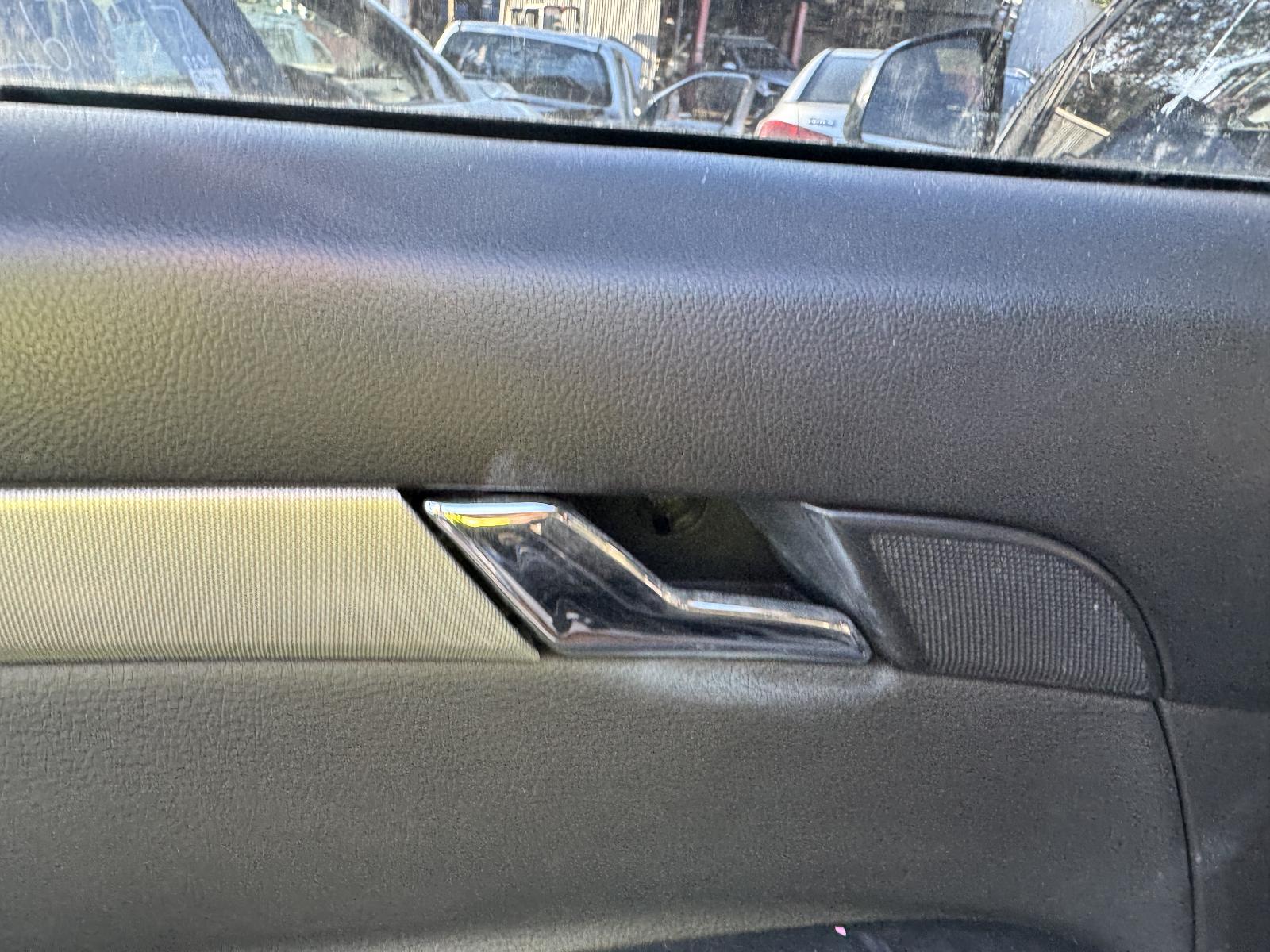 View HOLDEN CAPTIVA 2013 5 Door Station Wagon Breaking