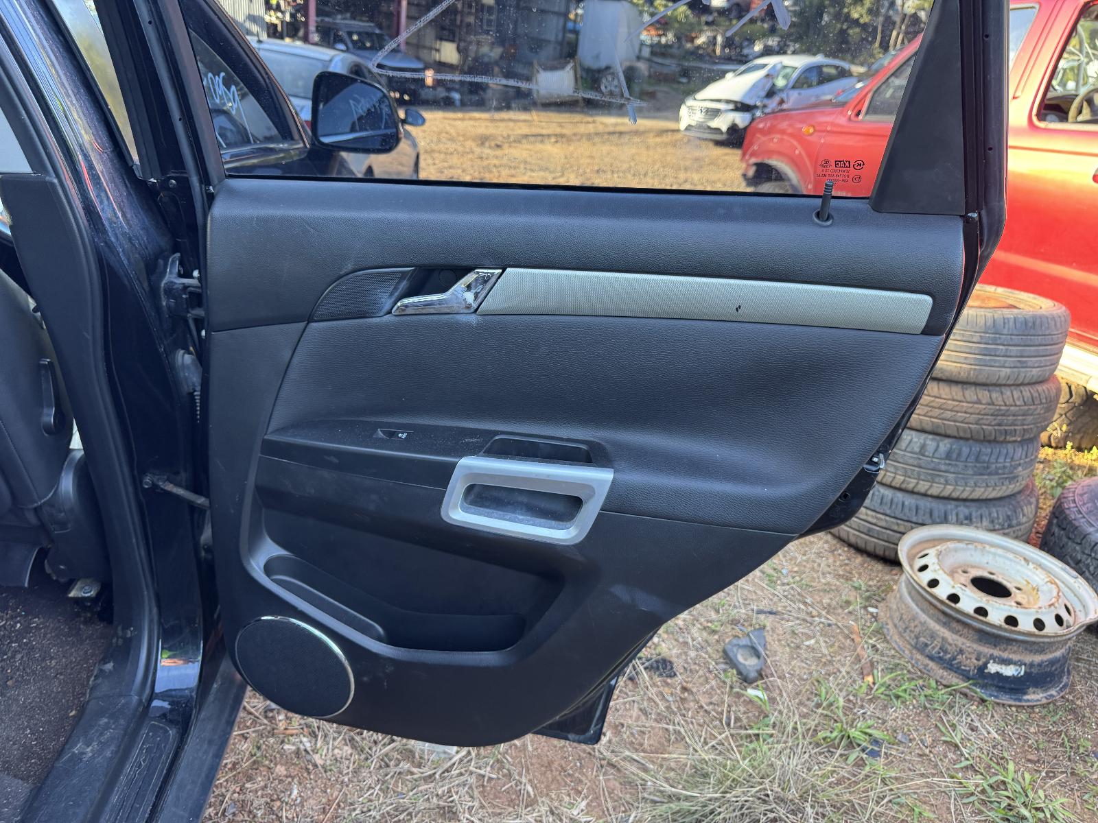 View HOLDEN CAPTIVA 2013 5 Door Station Wagon Breaking