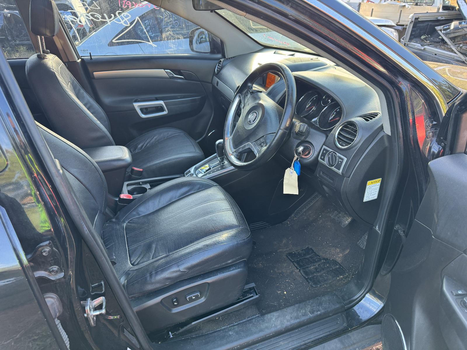 View HOLDEN CAPTIVA 2013 5 Door Station Wagon Breaking