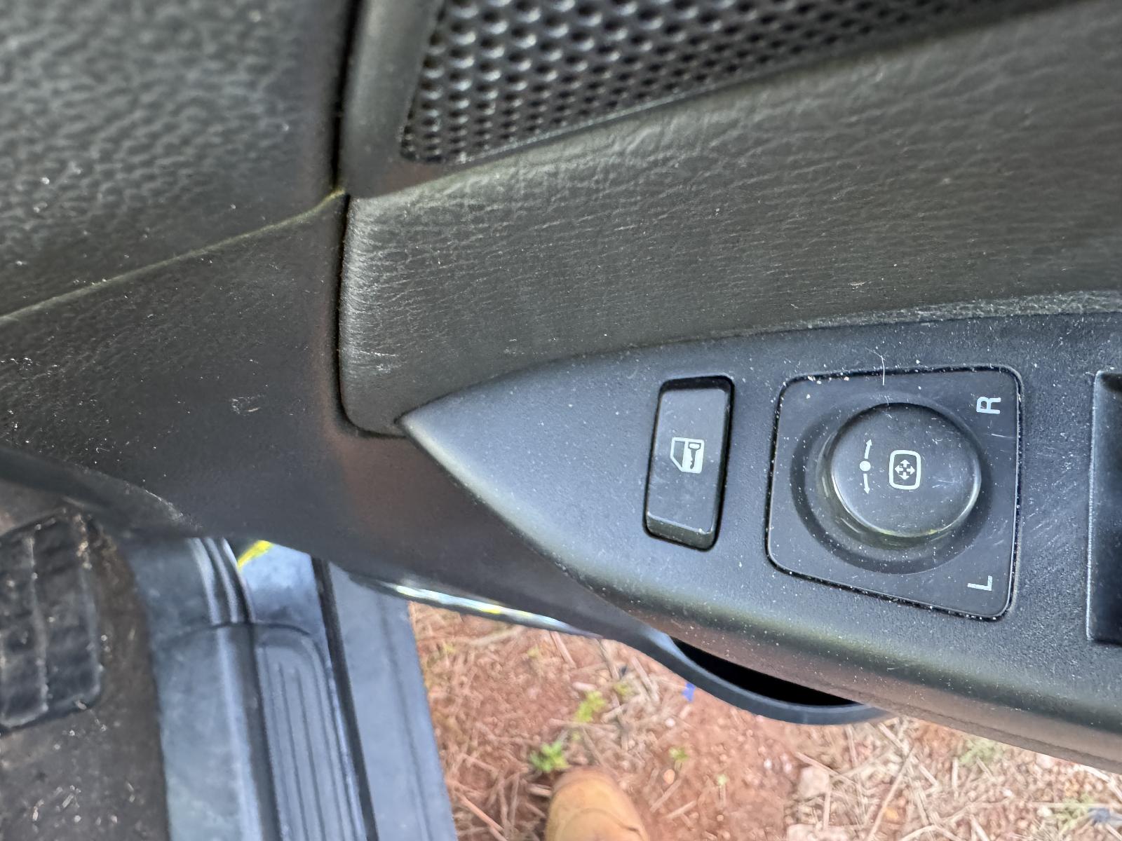 View HOLDEN CAPTIVA 2013 5 Door Station Wagon Breaking
