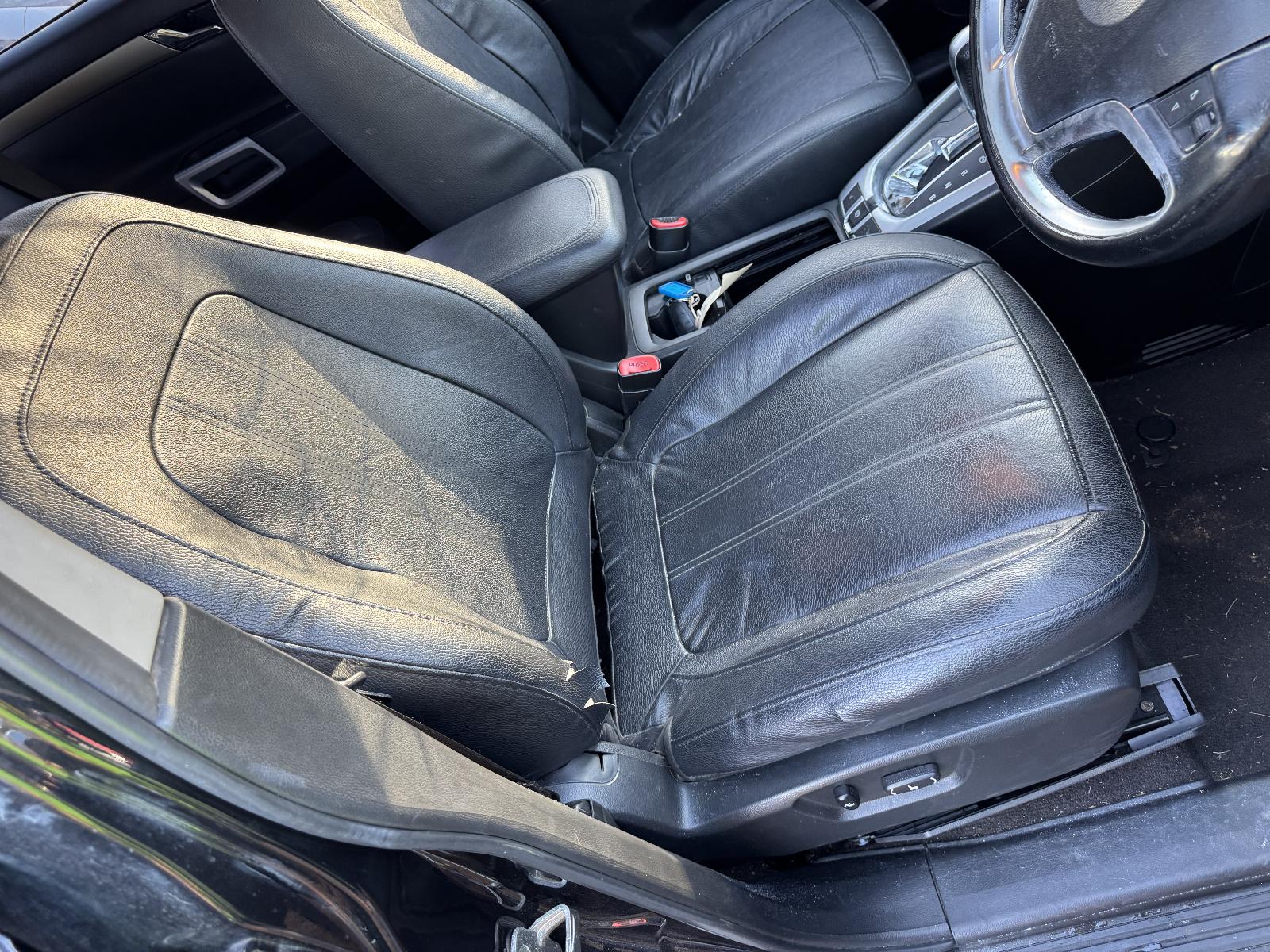 View HOLDEN CAPTIVA 2013 5 Door Station Wagon Breaking