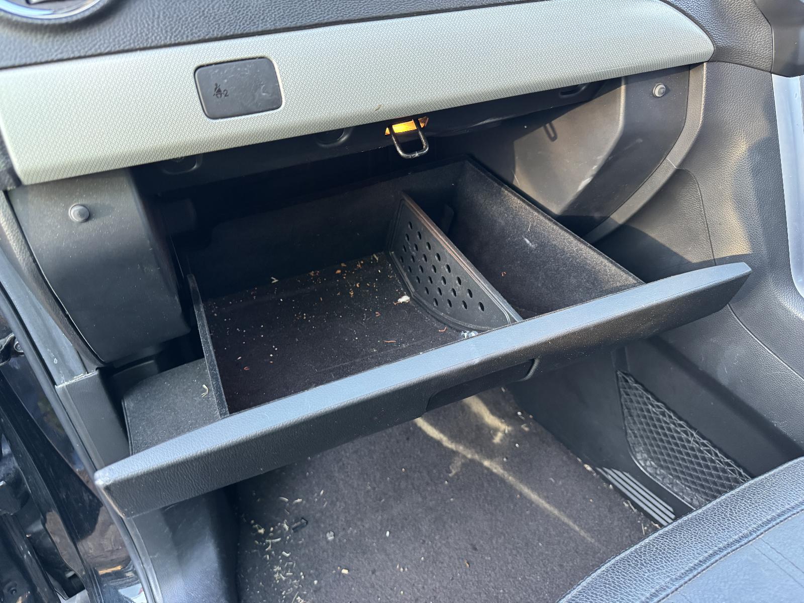 View HOLDEN CAPTIVA 2013 5 Door Station Wagon Breaking