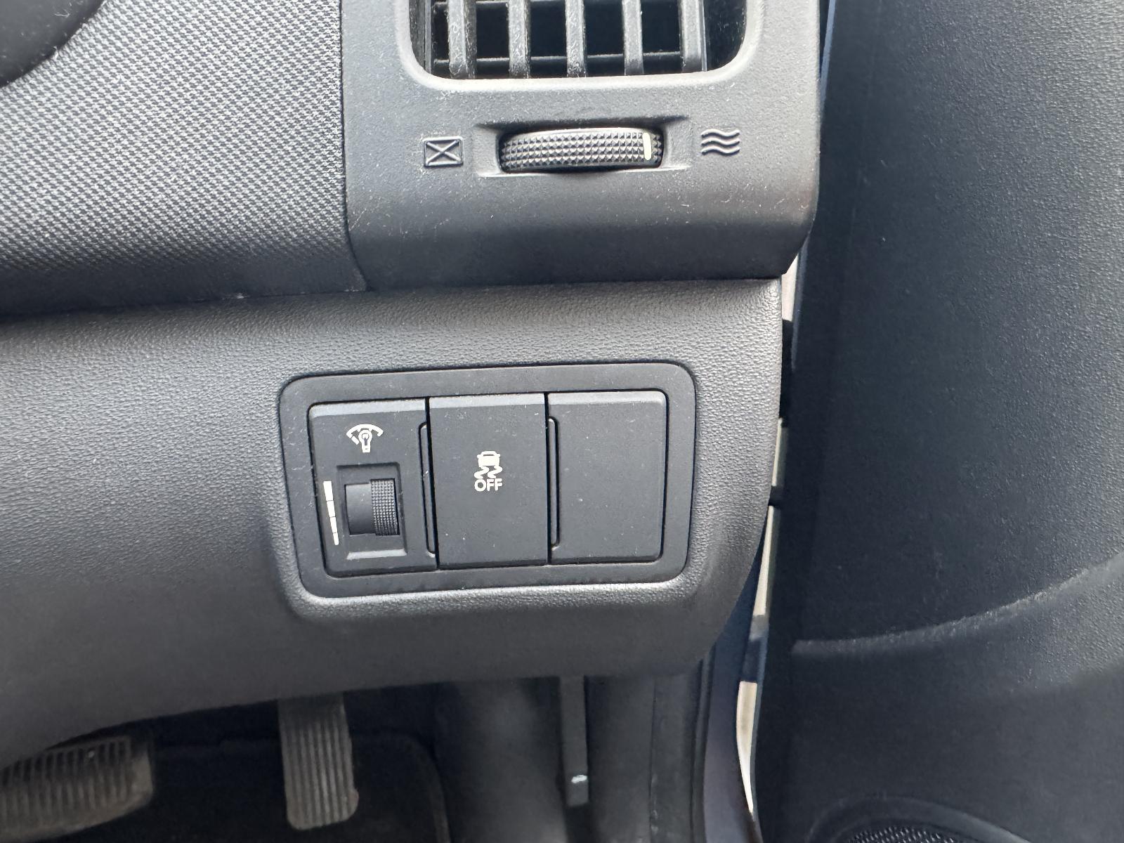 View HYUNDAI I30 2011 5 Door Hatchback Breaking