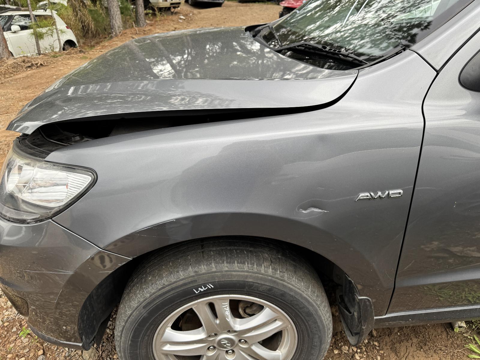 View HYUNDAI SANTA FE 2011 5 Door Station Wagon Breaking