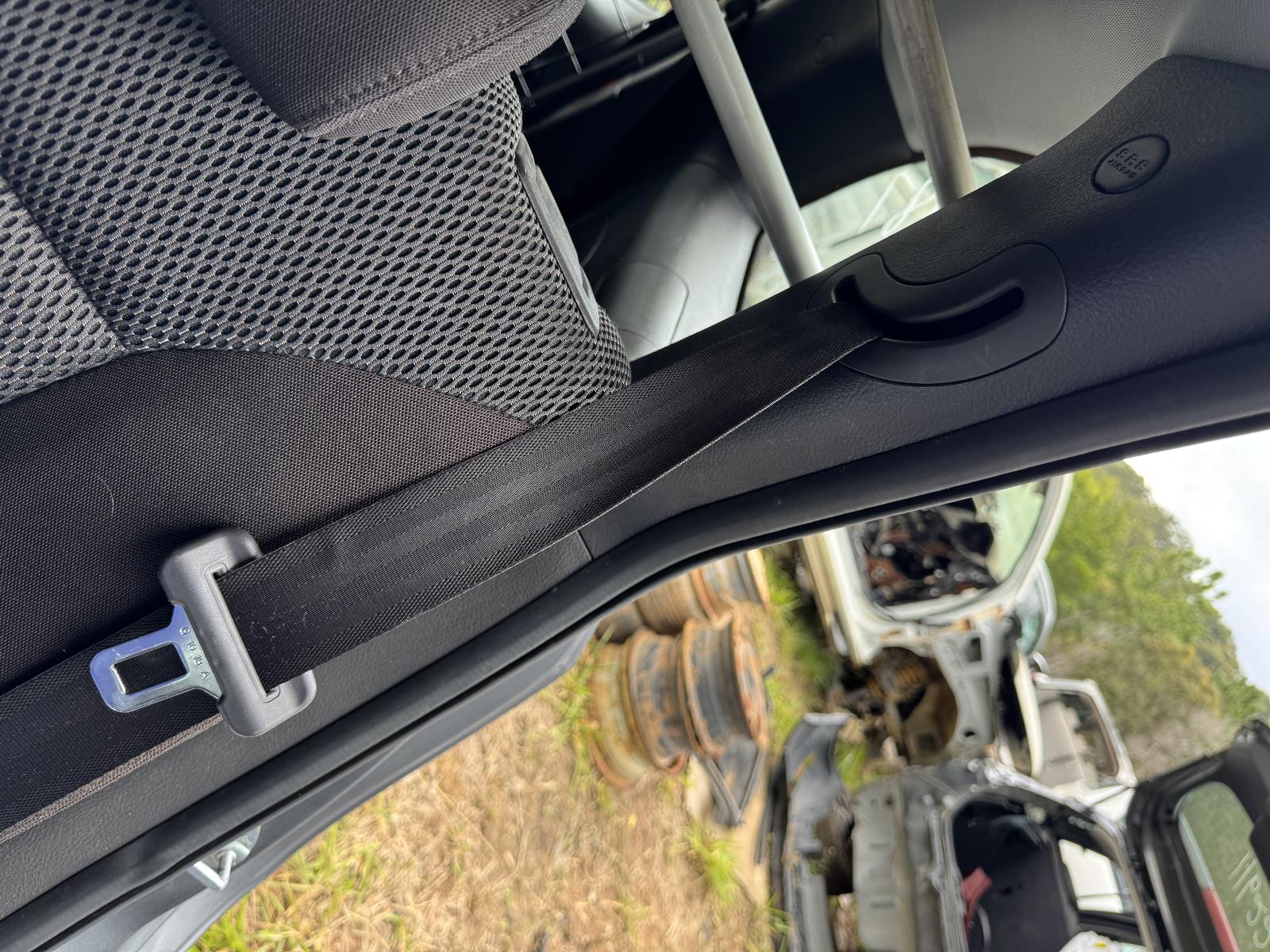View HYUNDAI SANTA FE 2011 5 Door Station Wagon Breaking