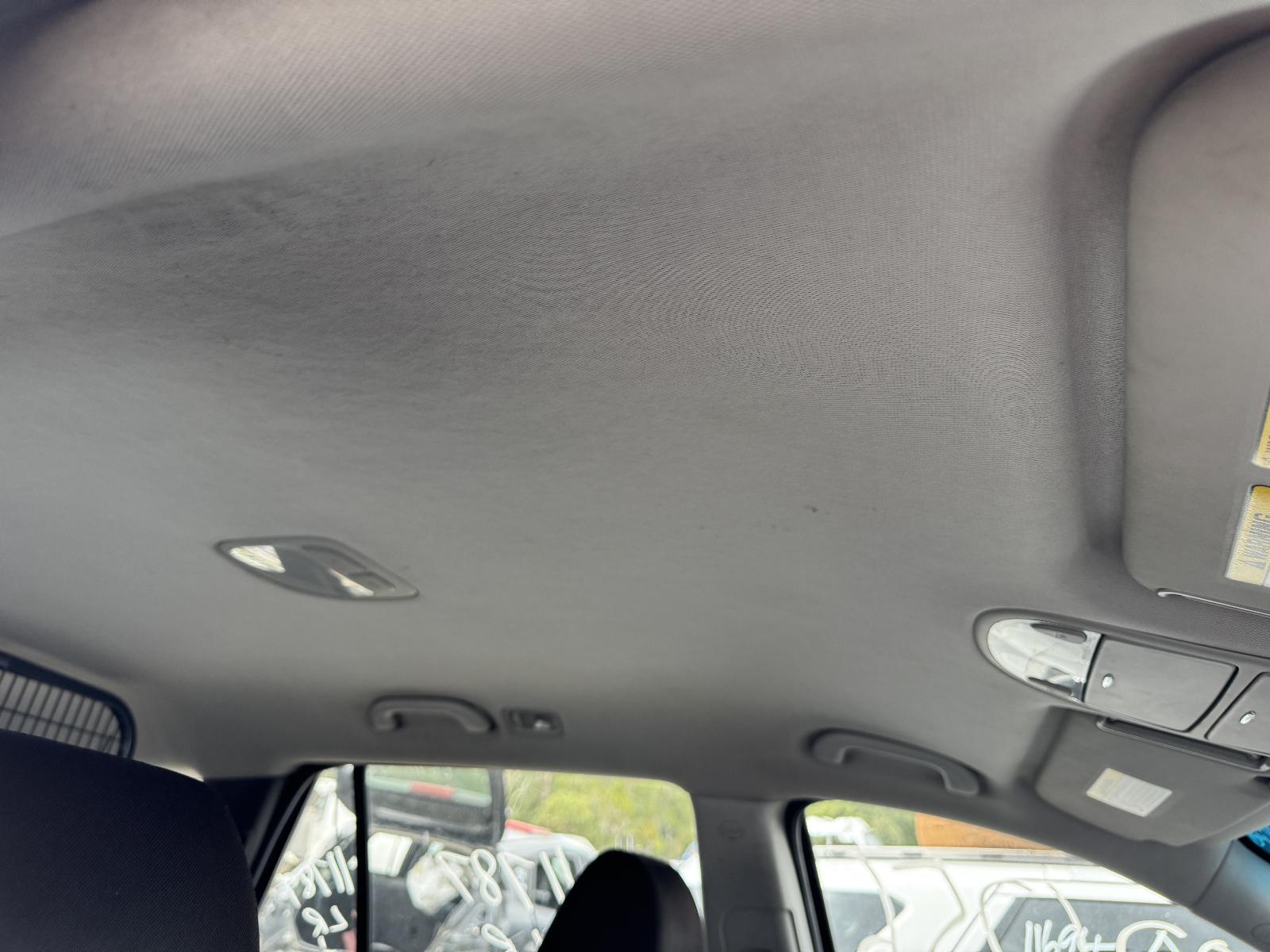 View HYUNDAI SANTA FE 2011 5 Door Station Wagon Breaking