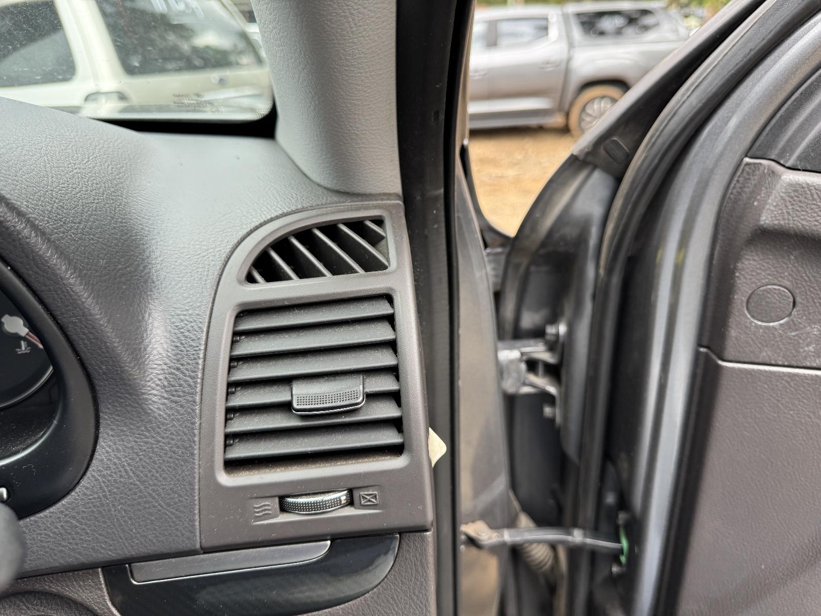 View HYUNDAI SANTA FE 2011 5 Door Station Wagon Breaking