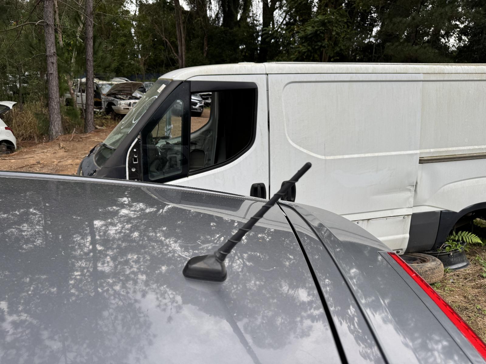 View HYUNDAI SANTA FE 2011 5 Door Station Wagon Breaking