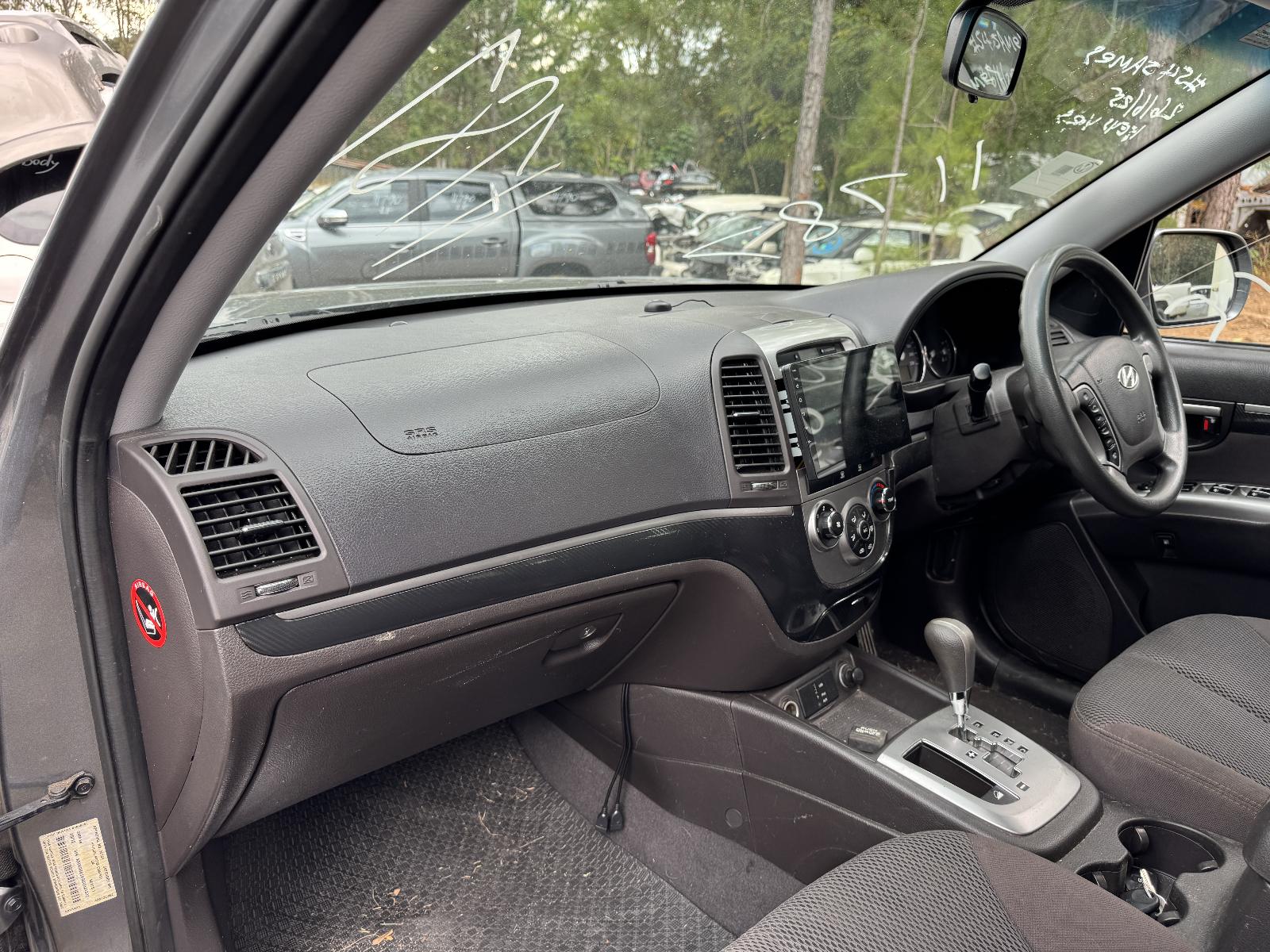 View HYUNDAI SANTA FE 2011 5 Door Station Wagon Breaking