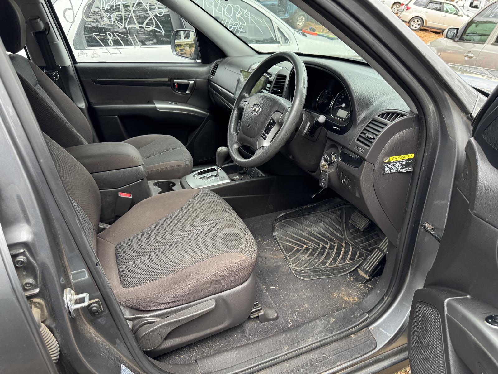 View HYUNDAI SANTA FE 2011 5 Door Station Wagon Breaking
