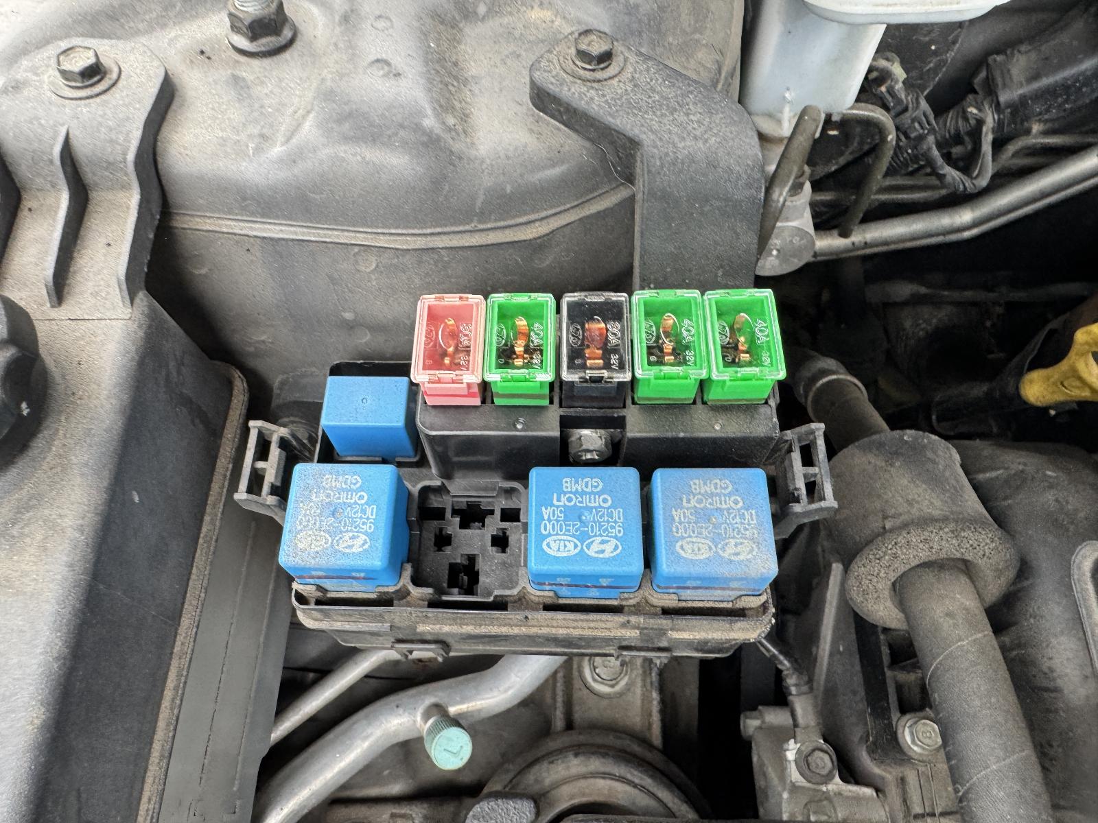 View HYUNDAI SANTA FE 2011 5 Door Station Wagon Breaking