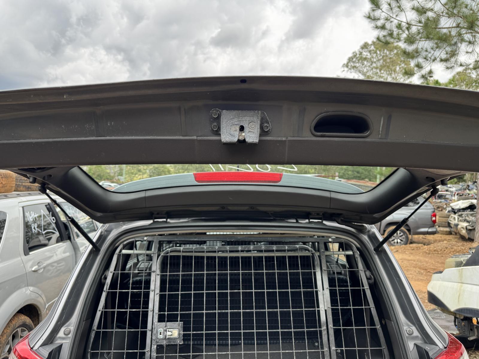View HYUNDAI SANTA FE 2011 5 Door Station Wagon Breaking