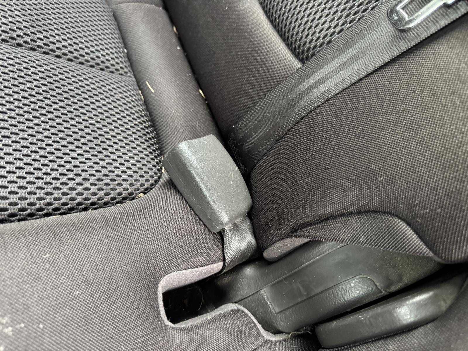 View HYUNDAI SANTA FE 2011 5 Door Station Wagon Breaking