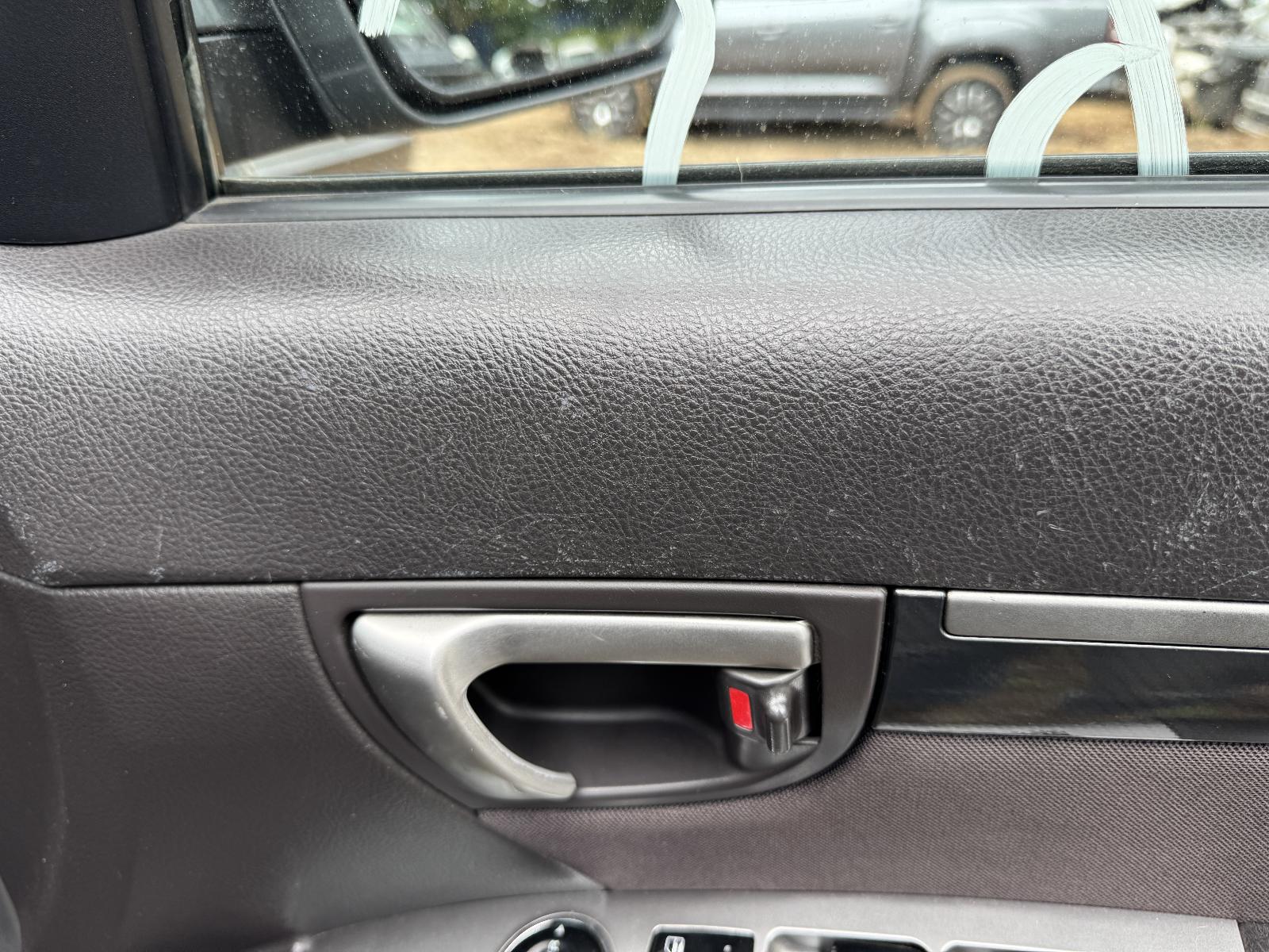 View HYUNDAI SANTA FE 2011 5 Door Station Wagon Breaking