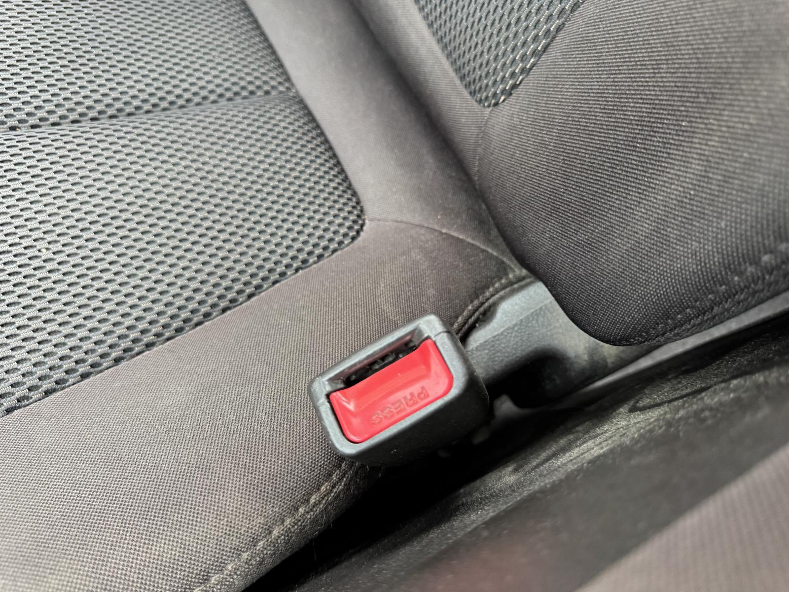 View HYUNDAI SANTA FE 2011 5 Door Station Wagon Breaking
