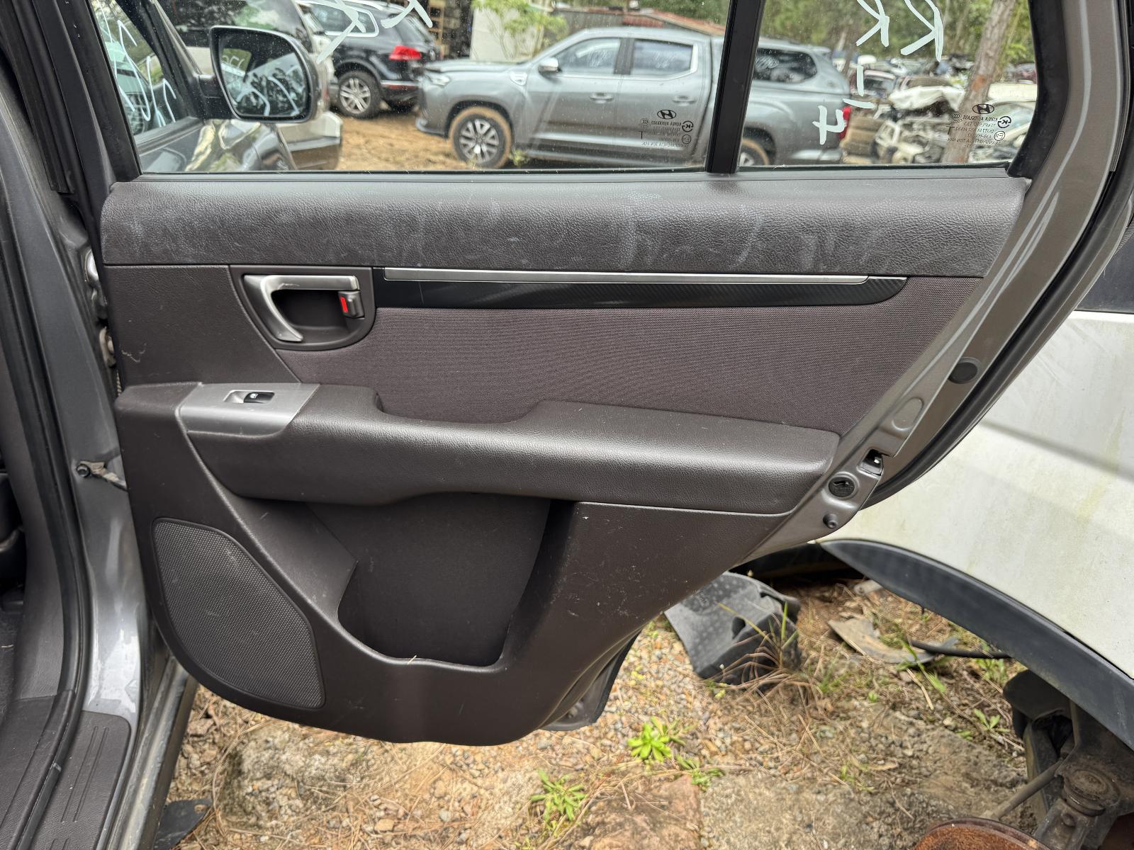 View HYUNDAI SANTA FE 2011 5 Door Station Wagon Breaking