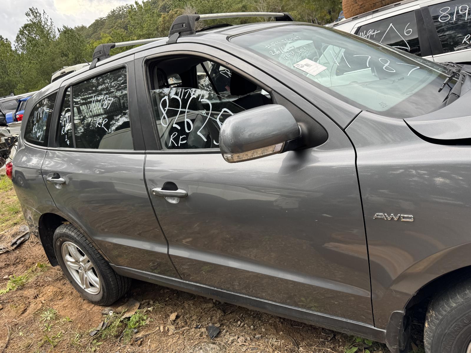 View HYUNDAI SANTA FE 2011 5 Door Station Wagon Breaking