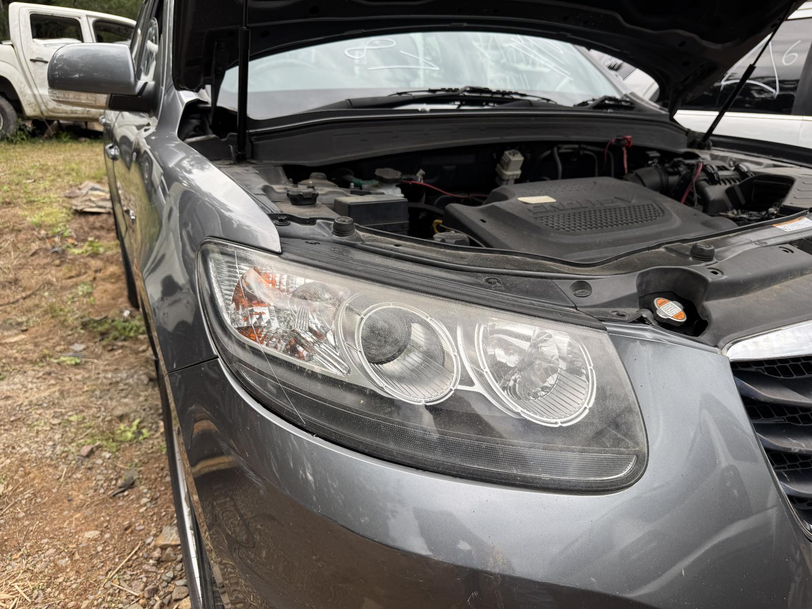 View HYUNDAI SANTA FE 2011 5 Door Station Wagon Breaking