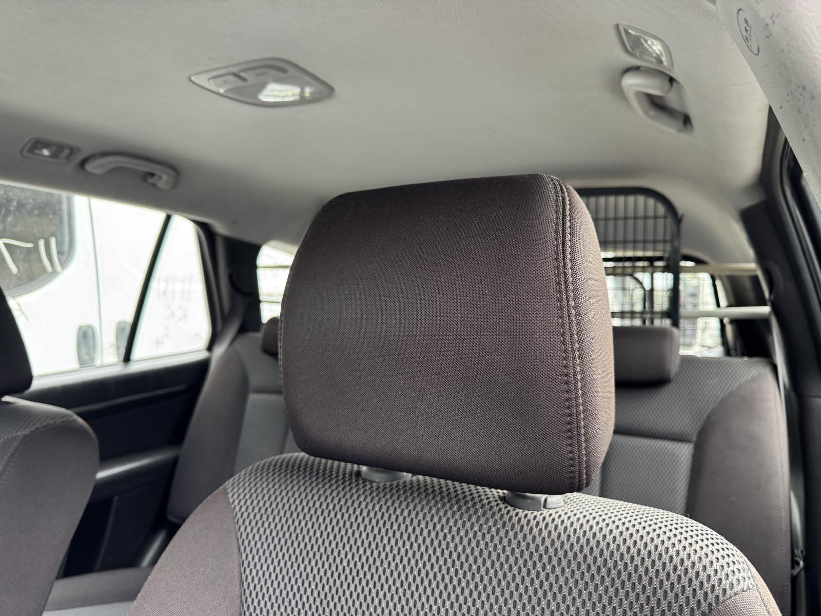 View HYUNDAI SANTA FE 2011 5 Door Station Wagon Breaking