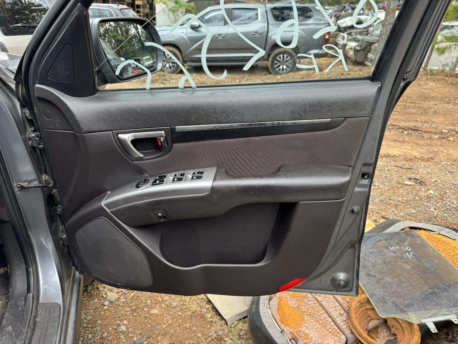 View HYUNDAI SANTA FE 2011 5 Door Station Wagon Breaking