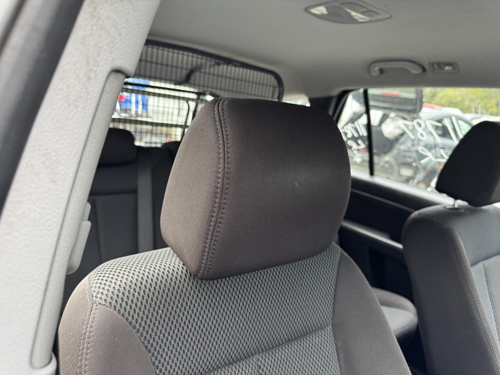 View HYUNDAI SANTA FE 2011 5 Door Station Wagon Breaking