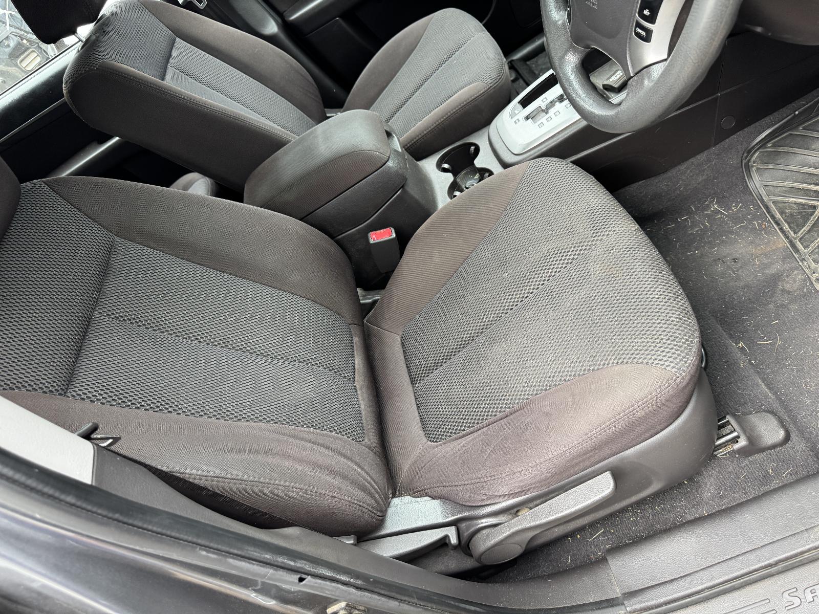 View HYUNDAI SANTA FE 2011 5 Door Station Wagon Breaking