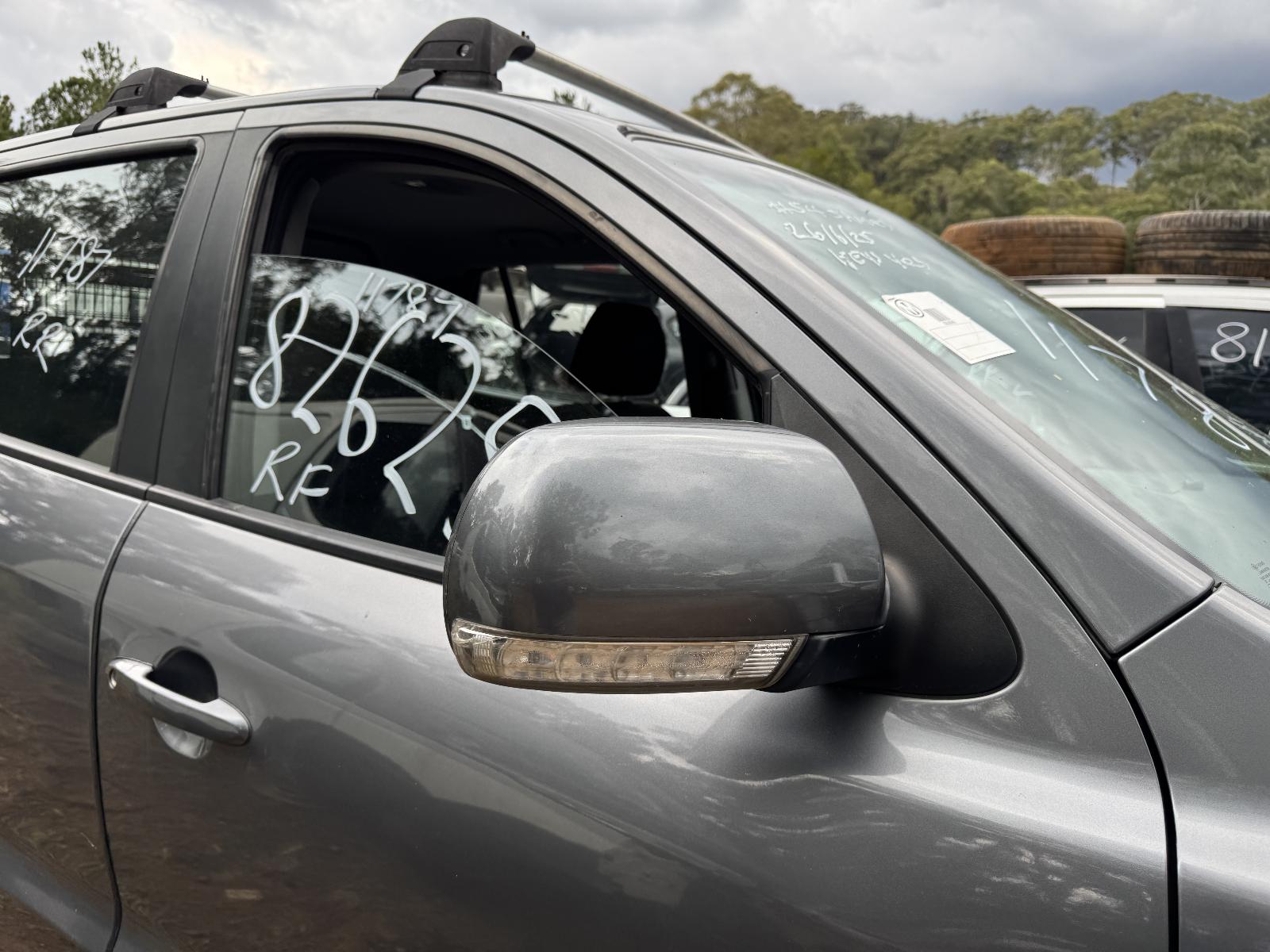 View HYUNDAI SANTA FE 2011 5 Door Station Wagon Breaking